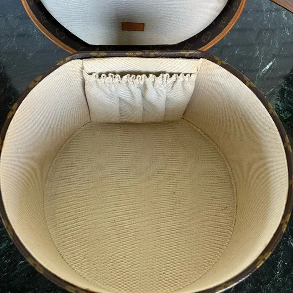 Louis Vuitton Hat Box Monogram Boite Chapo 30 with address tag and 2 keys - Picture 6 of 14